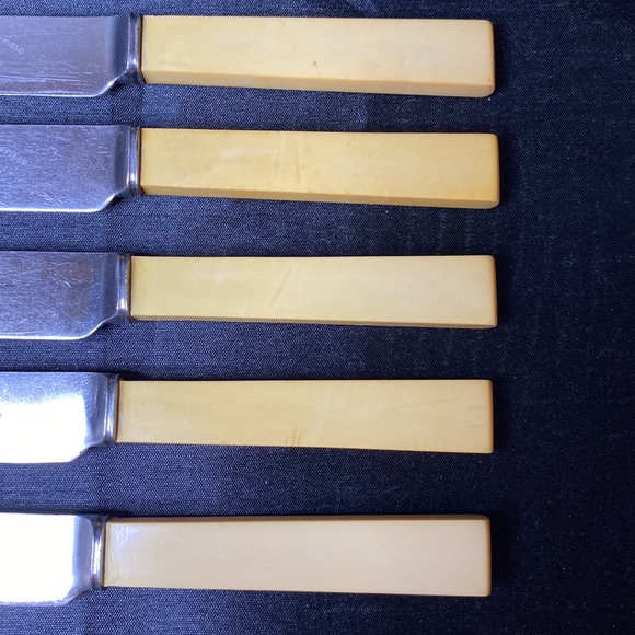 Vintage Stainless Steel Table Knives with Bakelite Handles - Picture 7 of 8